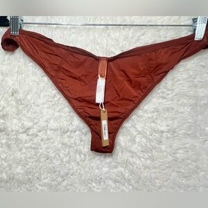 NWT SKIMS Thong 3x